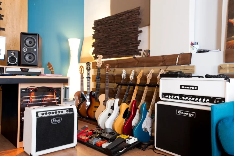 Guitarras, bajos, pedales y amplificadores en Hitmakers Studio en Barcelona