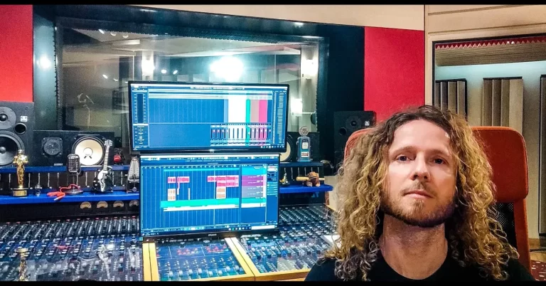 Mesa de mezclas In Wave Studio, Madrid, con productor Axel Tougeron.