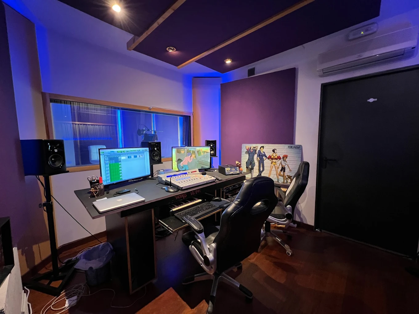Sala de control panorámica de Lil'Box Sound Studio en Barcelona