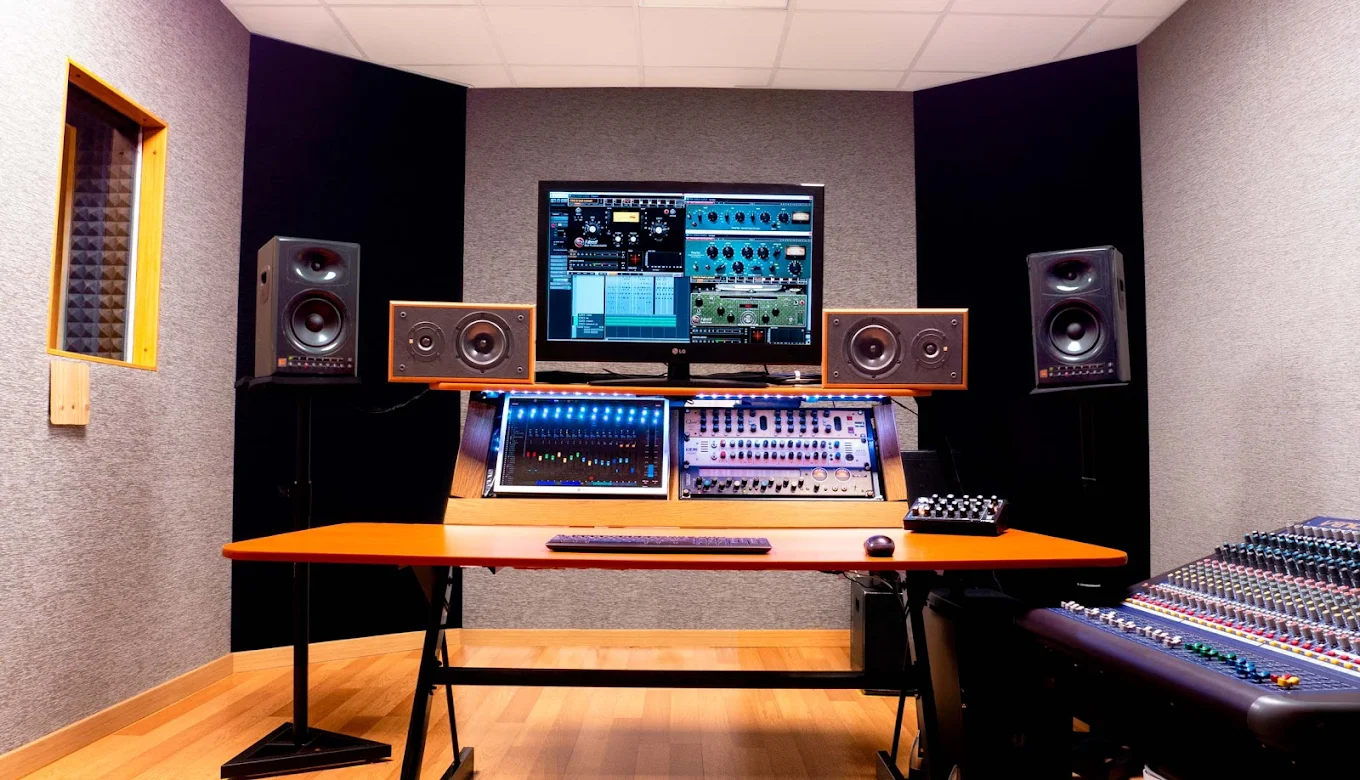 Mesa de mezclas de studio4, estudio de grabación profesional en Valencia