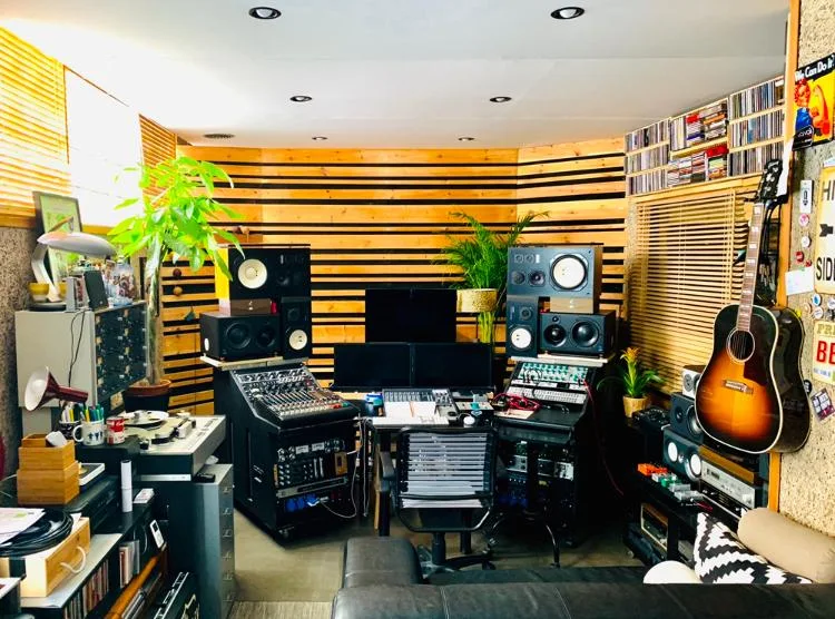 Sala de control de Sweet Saul Music Recording Studio, uno de los estudios de grabación en Bilbao