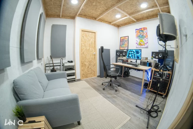 Sala de control del estudio de grabación en Sevilla Lin C Records