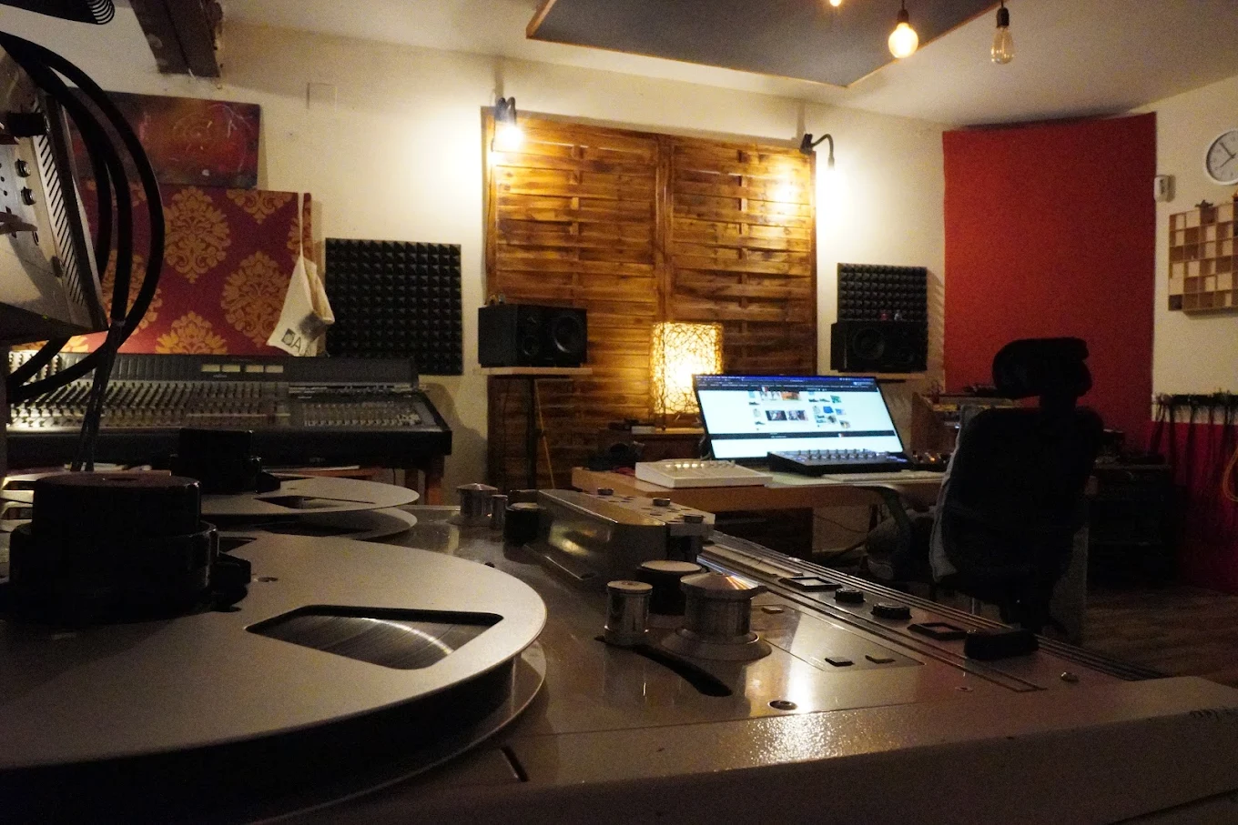 Sala de control del estudio de grabación Marlee Records, Tarragona.