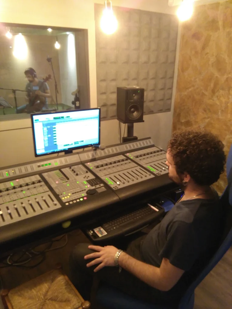 Sala de control del estudio Moera Records en Tarragona.
