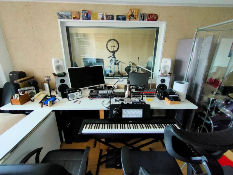 Sala de control en estudio de grabación StudioVoz & Arts, Murcia.