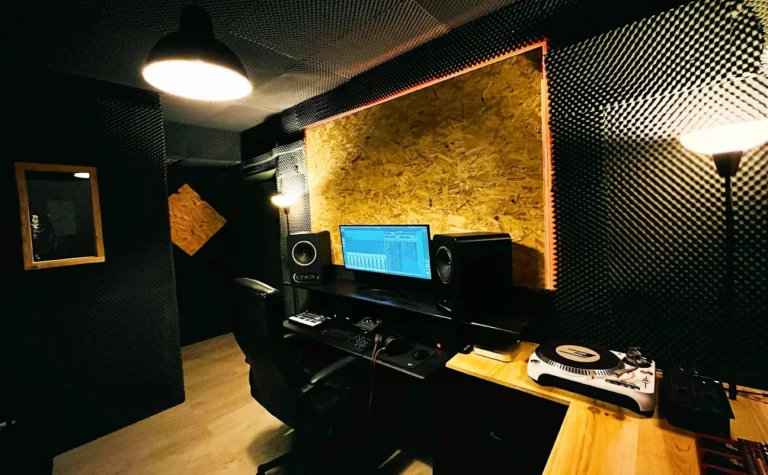 Sala de control del estudio de grabación Sunset Studios, Murcia